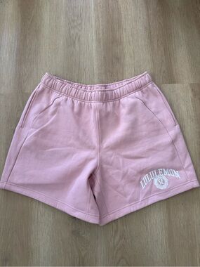 NWOT lululemon scuba mid-rise oversized short 7” size Large